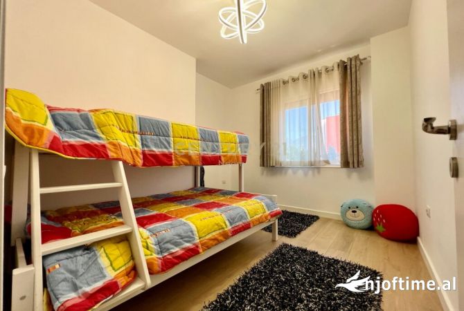Shtepi ne shitje Apartament ne Tirane, 2+1, Mobilimi E mobiluar, Pagesa 279,000  Euro.