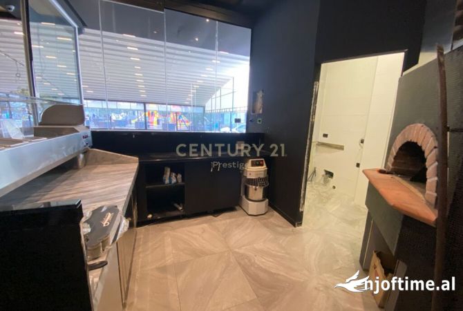 AMBIENT BAR-RESTORANT ME QIRA, I VENDOSUR NE ASTIR, TIRANE!