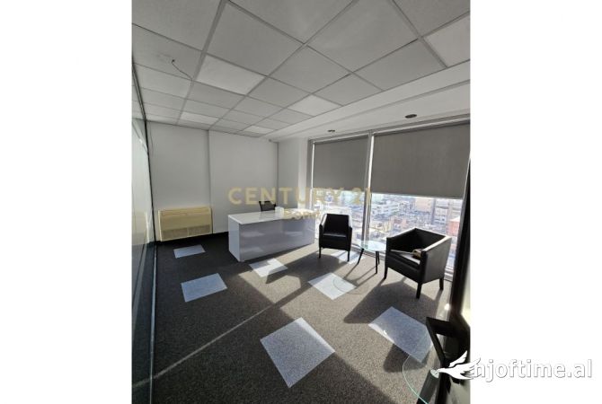 Ambiente Commerciale in Affitto 3+1 a Tirana - 3,150 Euro
