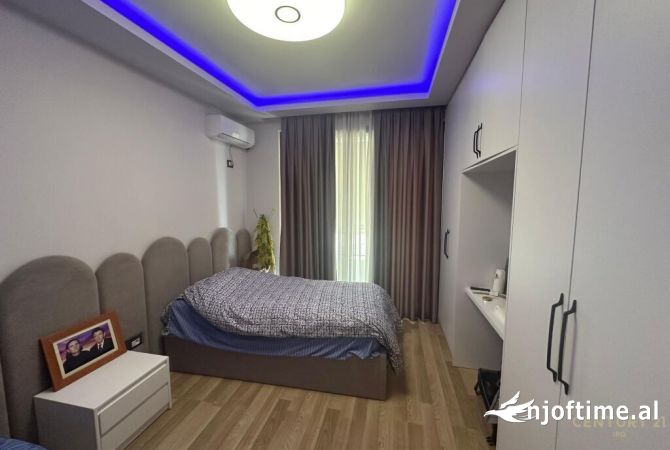 Shtepi ne shitje Apartament ne Tirane, 2+1, Mobilimi E mobiluar, Pagesa 135,000  Euro.