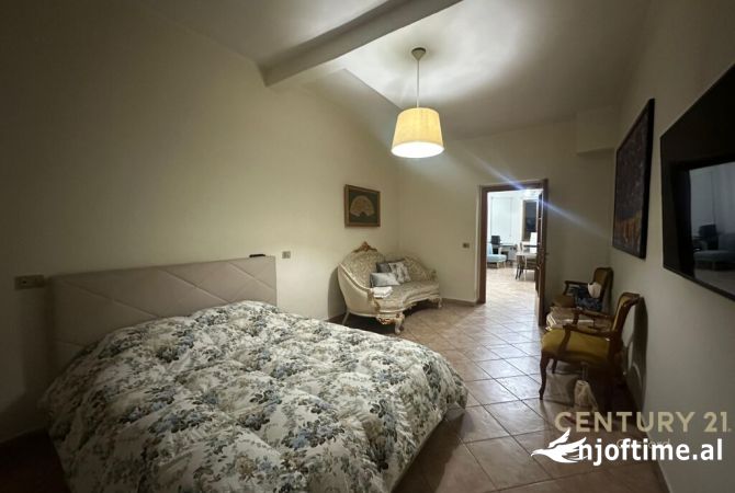 Ambiente Commerciale in Affitto 2+1 a Tirana - 950 Euro