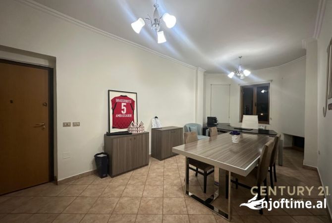 Ambiente Commerciale in Affitto 2+1 a Tirana - 950 Euro