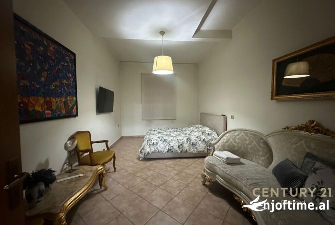 Ambiente Commerciale in Affitto 2+1 a Tirana - 950 Euro