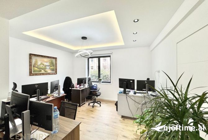 Ambiente Commerciale in Affitto 3+1 a Tirana - 1,000 Euro
