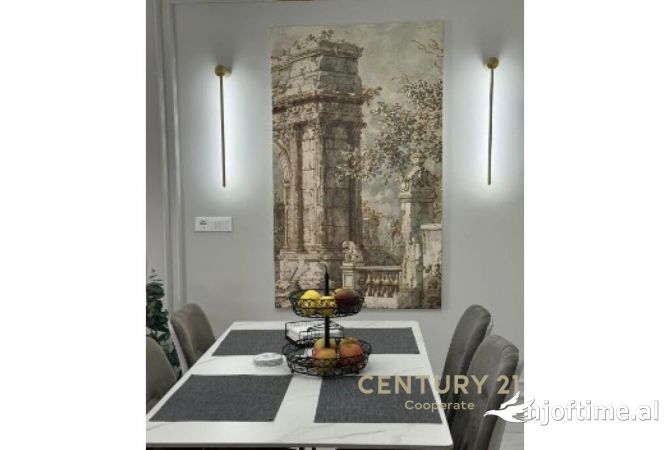 Shtepi ne shitje Apartament ne Tirane, 2+1, Mobilimi E mobiluar, Pagesa 443,900  Euro.