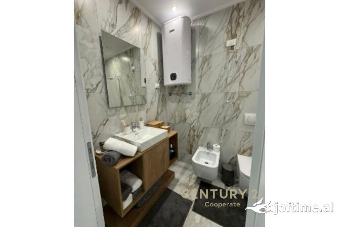 Shtepi ne shitje Apartament ne Tirane, 2+1, Mobilimi E mobiluar, Pagesa 443,900  Euro.