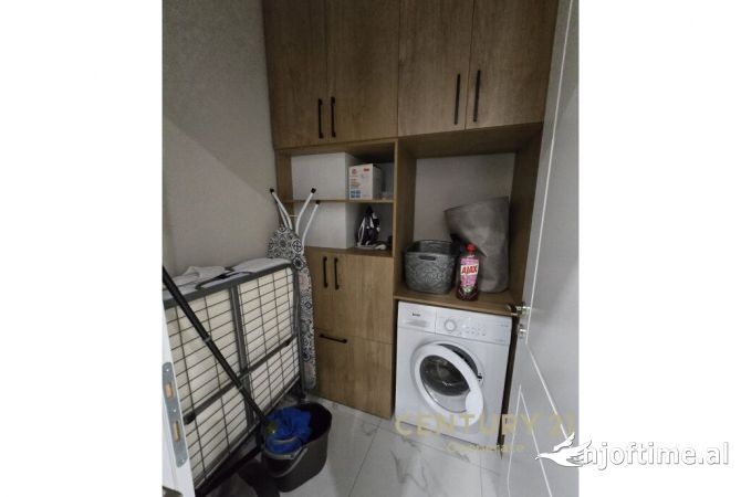Shtepi ne shitje Apartament ne Tirane, 2+1, Mobilimi E mobiluar, Pagesa 443,900  Euro.