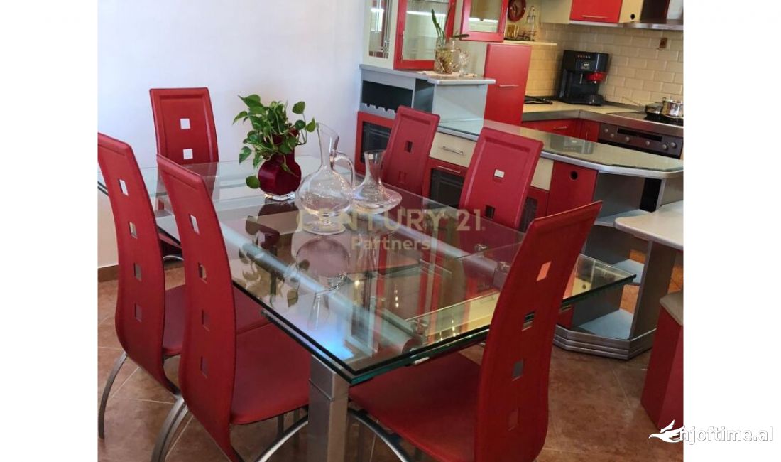 Shtepi ne shitje Apartament ne Tirane, 2+1, Mobilimi E mobiluar, Pagesa 310,000  Euro.