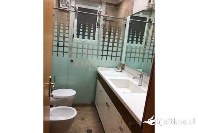 Shtepi ne shitje Apartament ne Tirane, 2+1, Mobilimi E mobiluar, Pagesa 310,000  Euro.