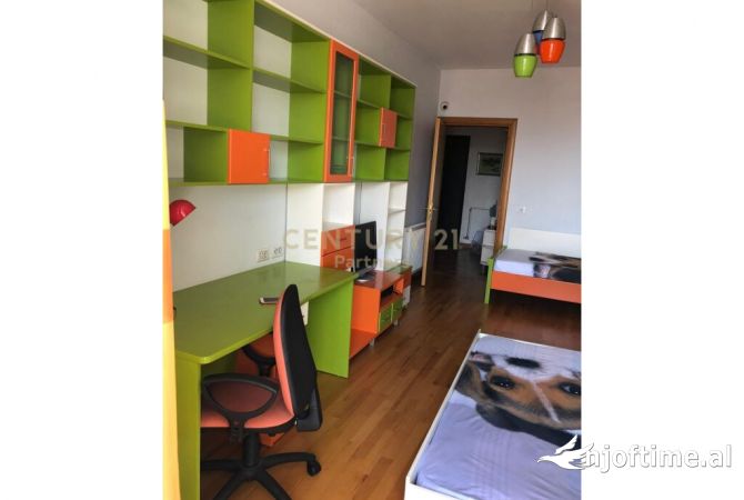 Shtepi ne shitje Apartament ne Tirane, 2+1, Mobilimi E mobiluar, Pagesa 310,000  Euro.
