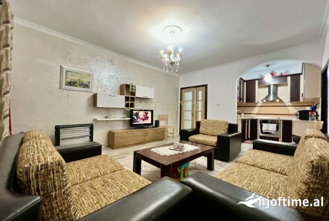 Shtepi me qera Apartament ne Tirane, 3+1, Mobilimi E mobiluar, Pagesa 580  Euro.