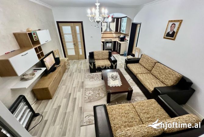 Shtepi me qera Apartament ne Tirane, 3+1, Mobilimi E mobiluar, Pagesa 580  Euro.