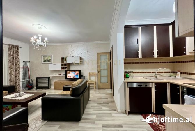 Shtepi me qera Apartament ne Tirane, 3+1, Mobilimi E mobiluar, Pagesa 580  Euro.