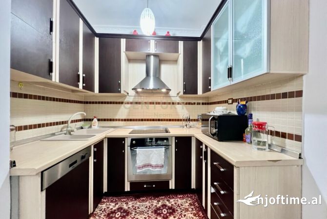 Shtepi me qera Apartament ne Tirane, 3+1, Mobilimi E mobiluar, Pagesa 580  Euro.