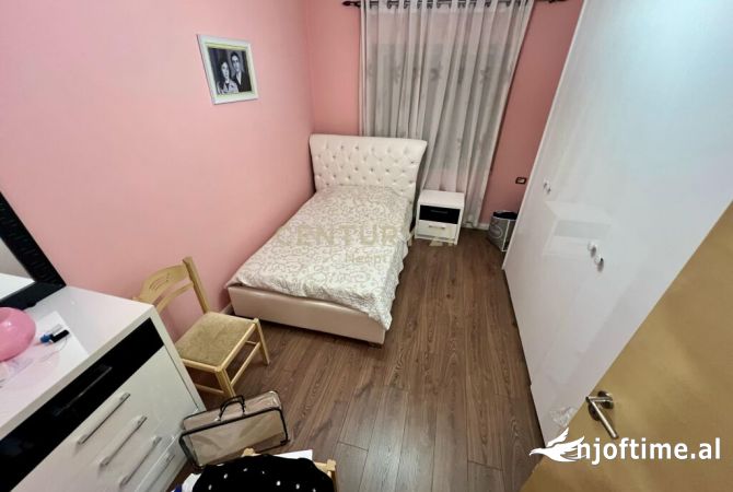 Shtepi me qera Apartament ne Tirane, 3+1, Mobilimi E mobiluar, Pagesa 580  Euro.