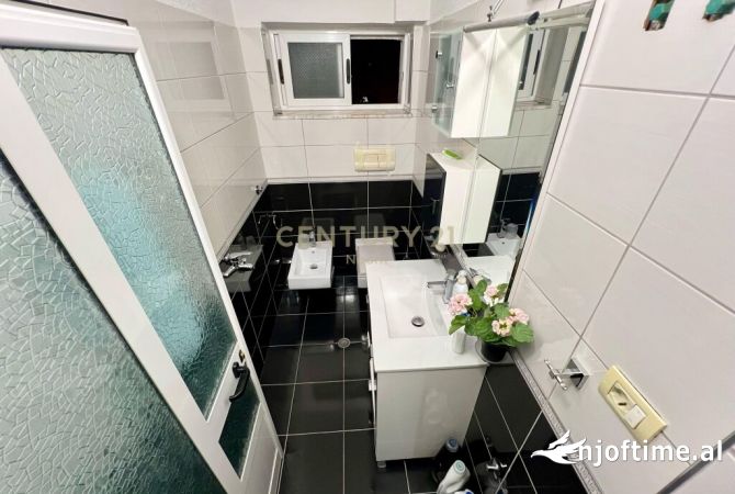 Shtepi me qera Apartament ne Tirane, 3+1, Mobilimi E mobiluar, Pagesa 580  Euro.