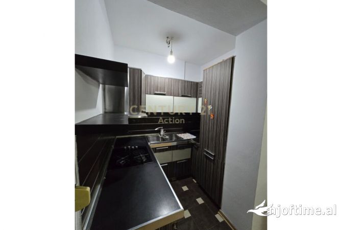 Shtepi ne shitje Apartament ne Tirane, 1+1, Mobilimi E mobiluar, Pagesa 98,000  Euro.