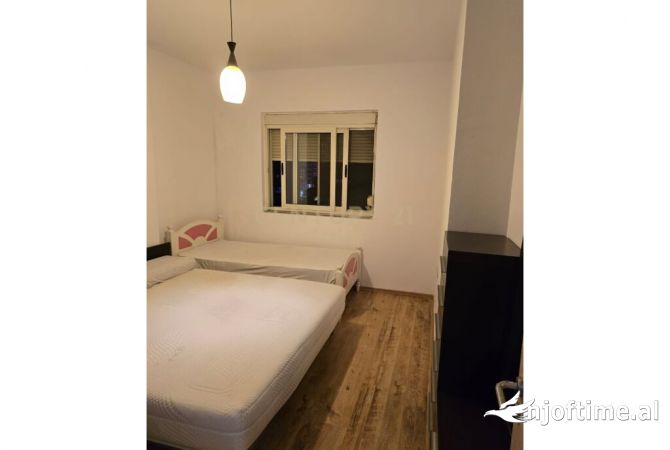 Shtepi ne shitje Apartament ne Tirane, 1+1, Mobilimi E mobiluar, Pagesa 98,000  Euro.
