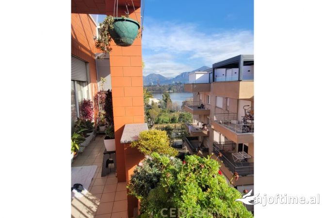 SHITET APARTAMENT 2+1 NE FILLIM TE RRUGES "PETI" ME PAMJE NGA LIQENI ARTIFICIAL!