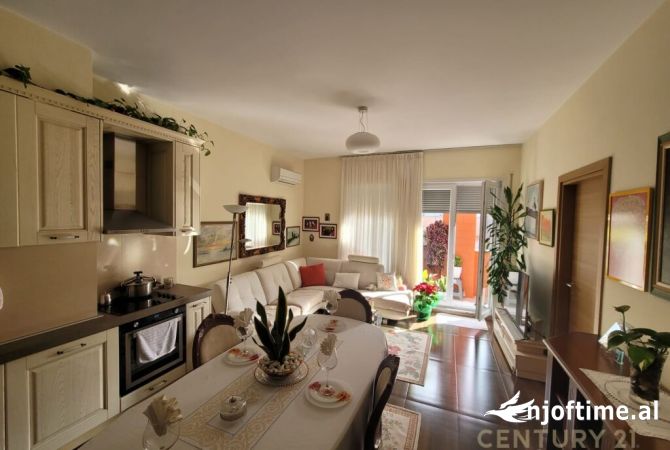 Shtepi ne shitje Apartament ne Tirane, 2+1, Mobilimi E mobiluar, Pagesa 207,000  Euro.