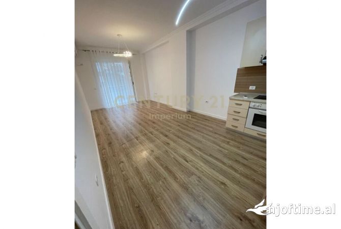 APARTAMENT 1+1 PER SHITJE, NE MISTO MAME