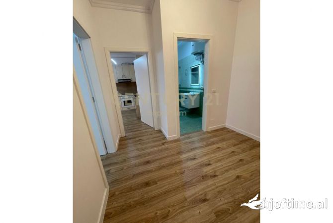 Shtepi ne shitje Apartament ne Tirane, 1+1, Mobilimi Bosh, pa mobiluar, Pagesa 99,500  Euro.