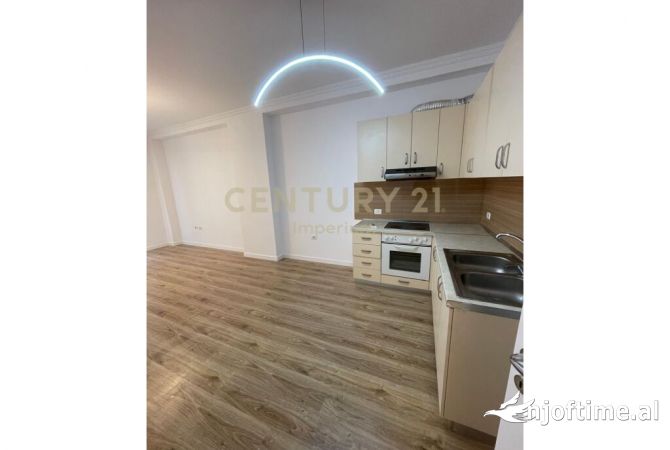 Shtepi ne shitje Apartament ne Tirane, 1+1, Mobilimi Bosh, pa mobiluar, Pagesa 99,500  Euro.