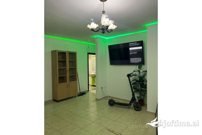 Shtepi ne shitje Apartament ne Tirane, 2+1, Mobilimi E mobiluar, Pagesa 106,000  Euro.