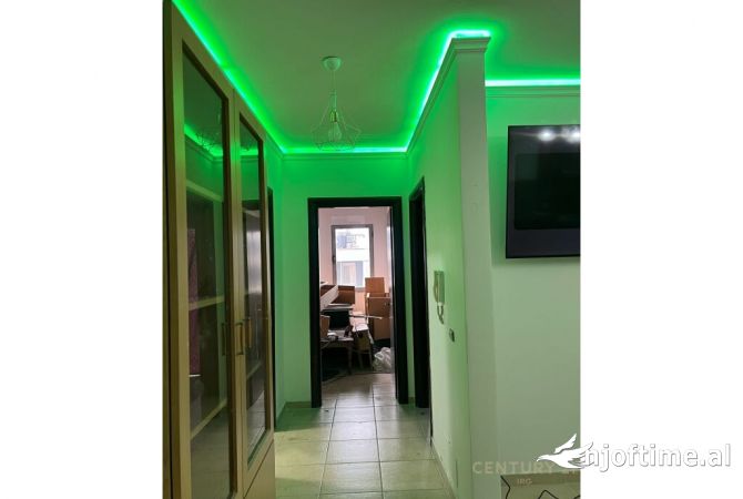 Shtepi ne shitje Apartament ne Tirane, 2+1, Mobilimi E mobiluar, Pagesa 106,000  Euro.