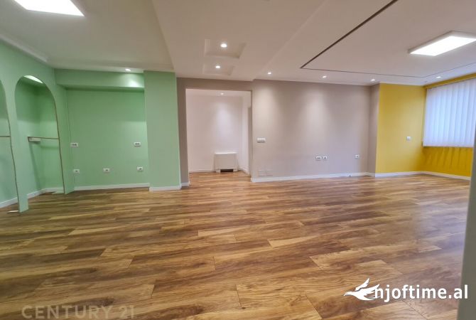 Ambiente Commerciale in Affitto 3+1 a Tirana - 1,300 Euro