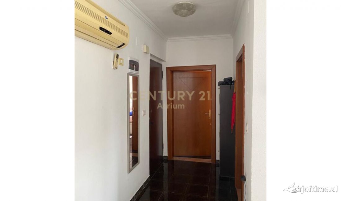 Shtepi ne shitje Apartament ne Tirane, 1+1, Mobilimi E mobiluar, Pagesa 77,000  Euro.