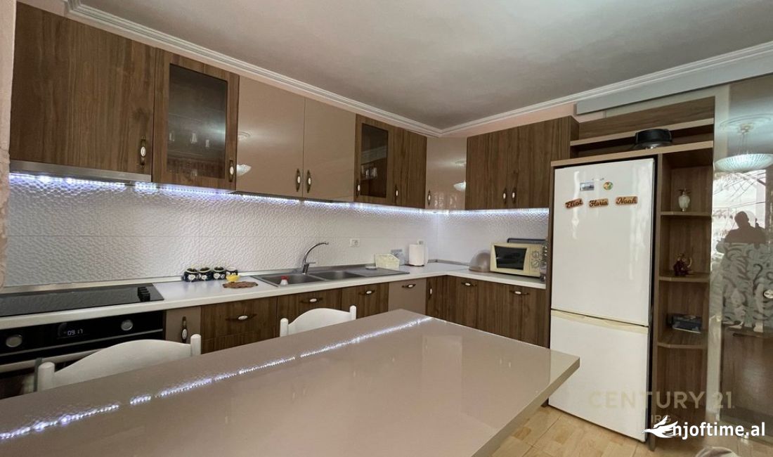 Shtepi me qera Apartament ne Tirane, 2+1, Mobilimi E mobiluar, Pagesa 650  Euro.