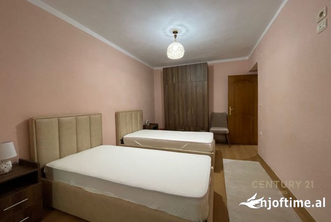 Shtepi me qera Apartament ne Tirane, 2+1, Mobilimi E mobiluar, Pagesa 650  Euro.