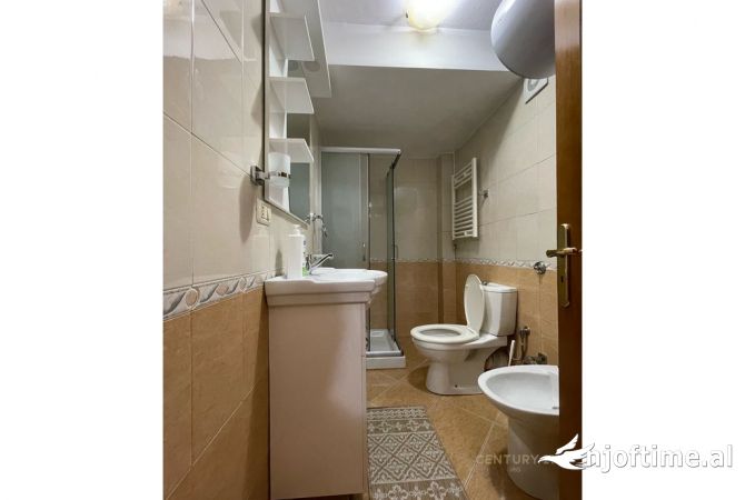 Shtepi me qera Apartament ne Tirane, 2+1, Mobilimi E mobiluar, Pagesa 650  Euro.
