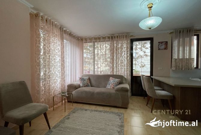 Shtepi me qera Apartament ne Tirane, 2+1, Mobilimi E mobiluar, Pagesa 650  Euro.