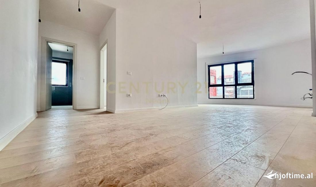 Shtepi ne shitje Apartament ne Tirane, 2+1, Mobilimi Bosh, pa mobiluar, Pagesa 300,000  Euro.