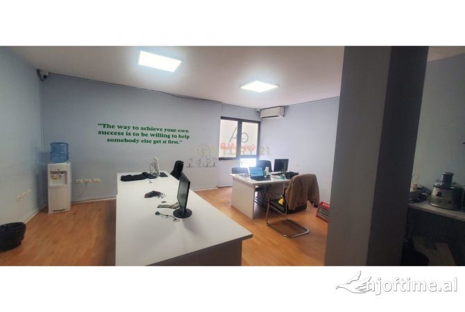 Ambiente Commerciale in Affitto 3+1 a Tirana - 1,200 Euro