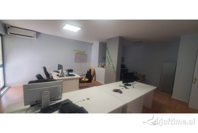 Ambiente Commerciale in Affitto 3+1 a Tirana - 1,200 Euro