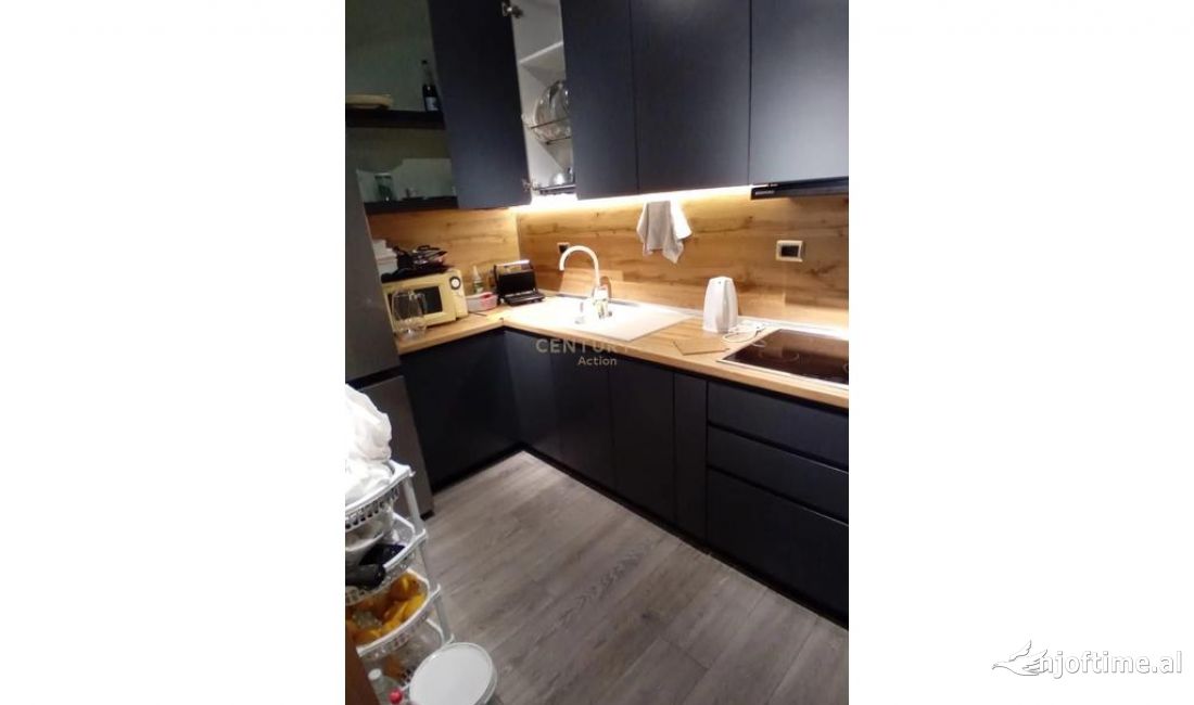 Shtepi ne shitje Apartament ne Tirane, 2+1, Mobilimi E mobiluar, Pagesa 195,000  Euro.