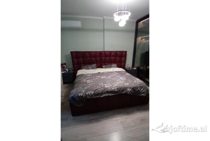 Shtepi ne shitje Apartament ne Tirane, 2+1, Mobilimi E mobiluar, Pagesa 195,000  Euro.