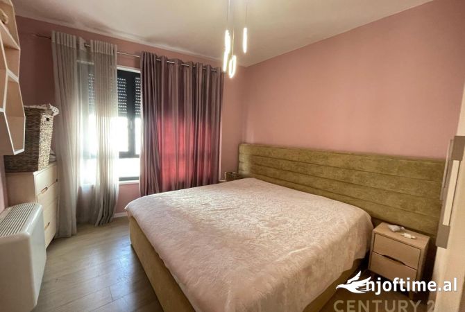 Shtepi ne shitje Apartament ne Tirane, 2+1, Mobilimi E mobiluar, Pagesa 250,000  Euro.