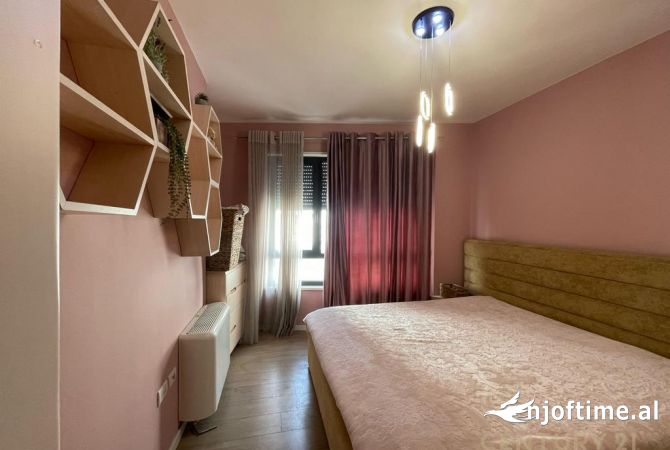 Shtepi ne shitje Apartament ne Tirane, 2+1, Mobilimi E mobiluar, Pagesa 250,000  Euro.