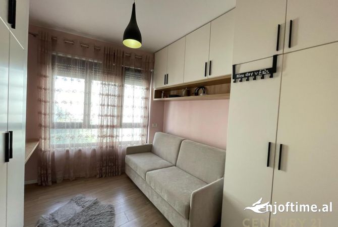 Shtepi ne shitje Apartament ne Tirane, 2+1, Mobilimi E mobiluar, Pagesa 250,000  Euro.
