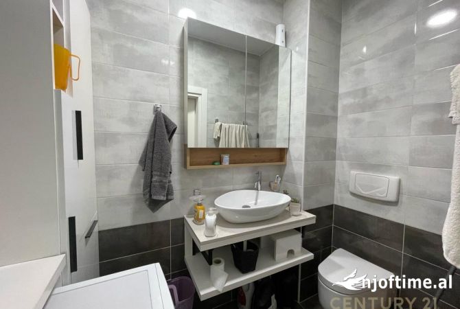 Shtepi ne shitje Apartament ne Tirane, 2+1, Mobilimi E mobiluar, Pagesa 250,000  Euro.