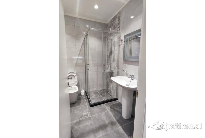 Shtepi ne shitje Apartament ne Tirane, 1+1, Mobilimi E mobiluar, Pagesa 260,000  Euro.