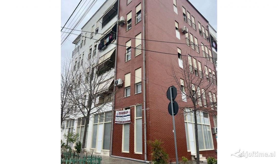 Shtepi ne shitje Apartament ne Tirane, 2+1, Mobilimi E mobiluar, Pagesa 137,500  Euro.