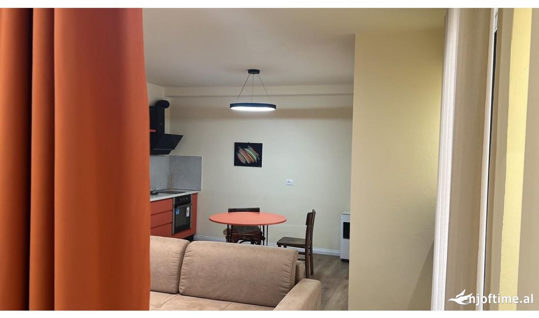 Shtepi me qera Apartament ne Tirane, 2+1, Mobilimi E mobiluar, Pagesa 800  Euro.