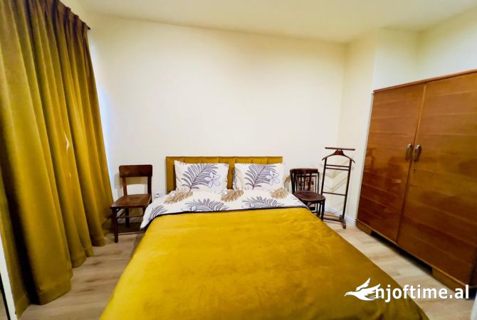 Shtepi me qera Apartament ne Tirane, 2+1, Mobilimi E mobiluar, Pagesa 800  Euro.