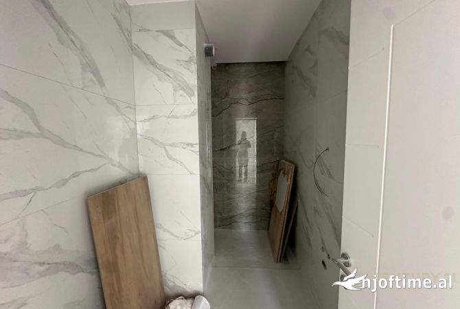Shtepi ne shitje Apartament ne Tirane, 2+1, Mobilimi E mobiluar, Pagesa 320,000  Euro.