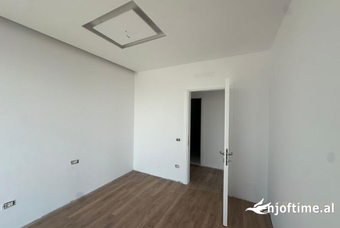 Shtepi ne shitje Apartament ne Tirane, 2+1, Mobilimi E mobiluar, Pagesa 320,000  Euro.
